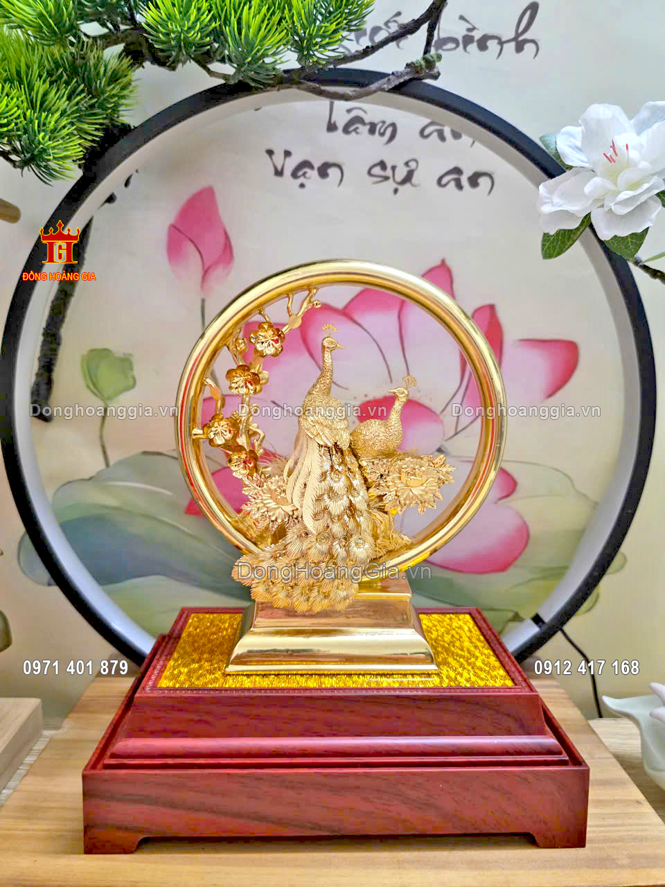 Tượng đồng chim công uyên ương mạ vàng 24K là vật phẩm phong thuỷ cao cấp tại Hoàng Gia